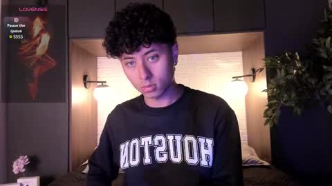 noah_dupont_ online show from October 3, 9:09 pm