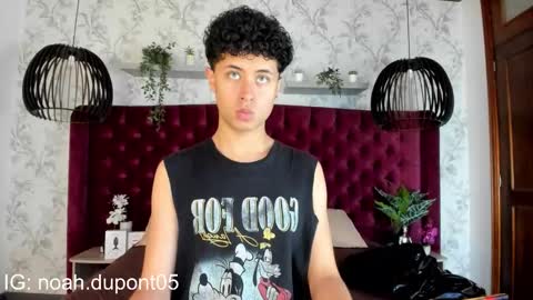 noah_dupont_ online show from September 18, 9:06 pm