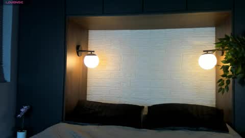 noah_dupont_ online show from February 15, 11:51 am