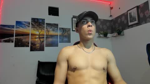 noah_flynn1 online show from March 9, 9:14 am