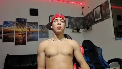 noah_flynn1 online show from March 17, 9:12 am