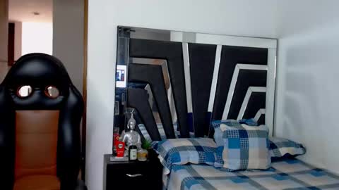 Noah Harris01 online show from February 17, 1:10 pm