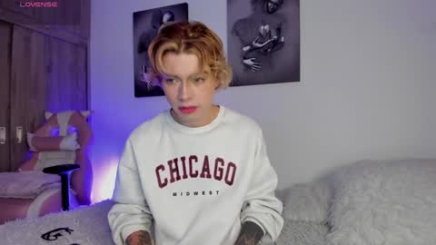 Snapshot of noah_lambert chatting on February 7, 10:40 am Noah online show from February 7, 10:40 am
