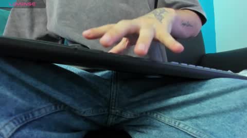 Snapshot of noah_ricci_ chatting on December 28, 12:03 pm online show from December 28, 12:03 pm