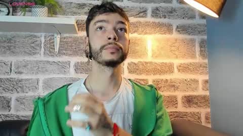 Snapshot of noah_ricci_ chatting on September 11, 12:37 pm online show from September 11, 12:37 pm