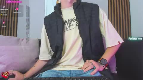 Snapshot of noah_ricci_ chatting on February 4, 12:00 pm online show from February 4, 12:00 pm