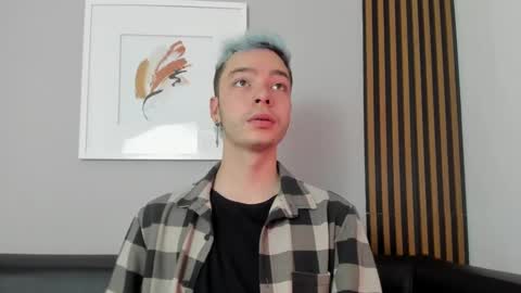 Snapshot of noah_ricci_ chatting on March 10, 12:06 pm online show from March 10, 12:06 pm