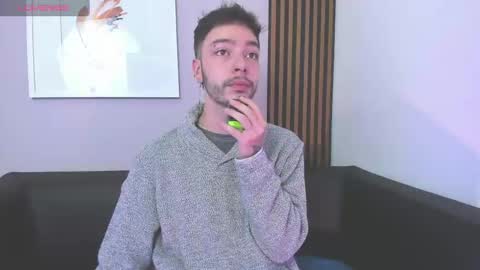 Snapshot of noah_ricci_ chatting on December 6, 12:05 pm online show from December 6, 12:05 pm