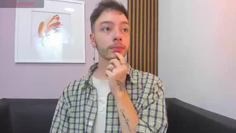 Snapshot of noah_ricci_ chatting on December 3, 12:05 pm online show from December 3, 12:05 pm