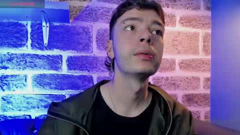 Snapshot of noah_ricci_ chatting on September 19, 12:38 pm online show from September 19, 12:38 pm