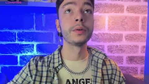 Snapshot of noah_ricci_ chatting on September 25, 12:37 pm online show from September 25, 12:37 pm