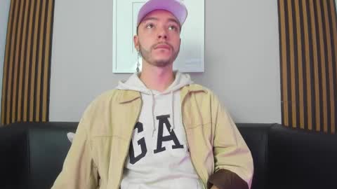 Snapshot of noah_ricci_ chatting on January 27, 12:05 pm online show from January 27, 12:05 pm