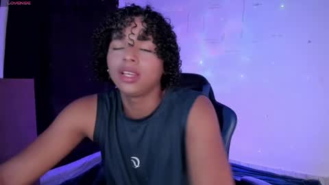 noah_smith04 online show from June 3, 9:53 pm