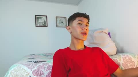 Snapshot of noah_tyler_ chatting on December 3, 10:07 pm noah tyler online show from December 3, 10:07 pm