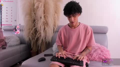 noahbull19 online show from May 22, 2:49 am