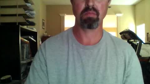 nvrenuff1979 online show from April 1, 9:34 pm