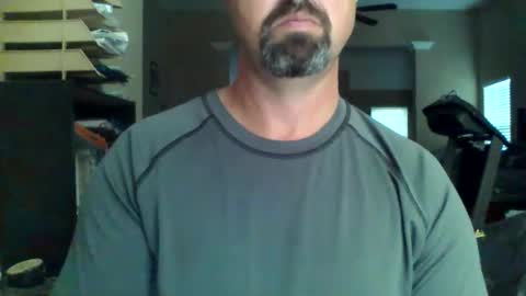 nvrenuff1979 online show from April 16, 11:32 am