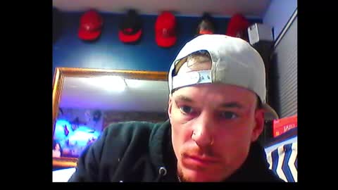 Snapshot of oh_you_know69 chatting on December 3, 8:47 am who dares toss me some tips lets have fun online show from December 3, 8:47 am