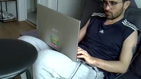 hairyBRboy online show from November 2, 7:40 pm