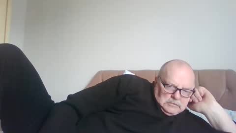 oldfkr69 online show from February 24, 11:00 am