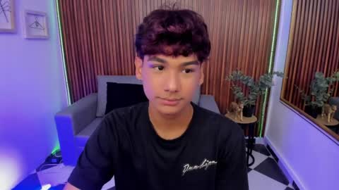 oliver20__ online show from March 20, 2:48 am