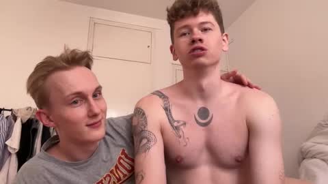 Snapshot of oliver_and_thomas chatting on September 21, 12:27 pm Oliver and Thomas online show from September 21, 12:27 pm