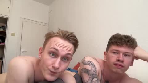 Snapshot of oliver_and_thomas chatting on September 9, 1:43 pm Oliver and Thomas online show from September 9, 1:43 pm
