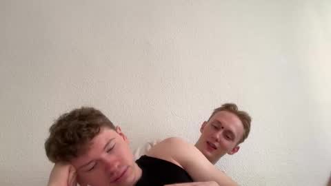 Snapshot of oliver_and_thomas chatting on September 19, 8:04 am Oliver and Thomas online show from September 19, 8:04 am