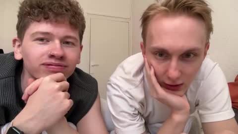 Snapshot of oliver_and_thomas chatting on September 26, 1:20 pm Oliver and Thomas online show from September 26, 1:20 pm