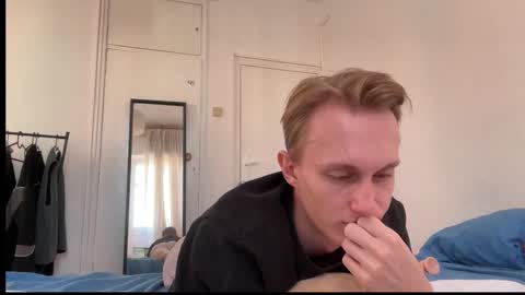 Snapshot of oliver_and_thomas chatting on October 18, 10:31 am Oliver and Thomas online show from October 18, 10:31 am