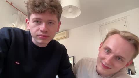 Snapshot of oliver_and_thomas chatting on September 24, 1:09 pm Oliver and Thomas online show from September 24, 1:09 pm