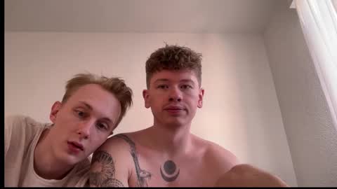 Snapshot of oliver_and_thomas chatting on October 5, 10:30 am Oliver and Thomas online show from October 5, 10:30 am