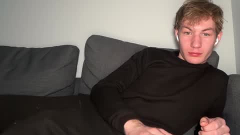 Snapshot of oliver_beck chatting on January 9, 1:50 am Oliver Beck online show from January 9, 1:50 am