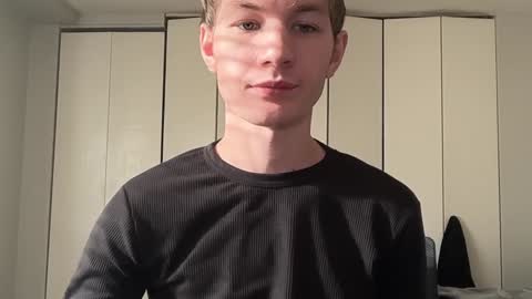 Snapshot of oliver_beck chatting on December 12, 5:37 pm Oliver Beck online show from December 12, 5:37 pm