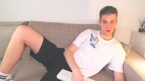 Snapshot of oliver_hort chatting on December 16, 7:00 pm Oliver online show from December 16, 7:00 pm