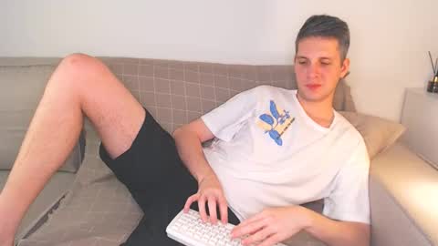 Snapshot of oliver_hort chatting on December 22, 7:31 pm Oliver online show from December 22, 7:31 pm