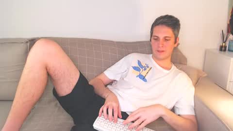 Snapshot of oliver_hort chatting on December 3, 6:49 pm Oliver online show from December 3, 6:49 pm