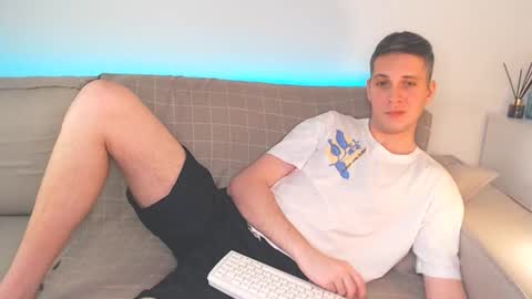 Snapshot of oliver_hort chatting on January 22, 7:13 pm Oliver online show from January 22, 7:13 pm