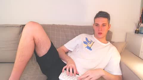 Snapshot of oliver_hort chatting on December 11, 12:05 pm Oliver online show from December 11, 12:05 pm