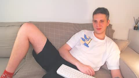 Snapshot of oliver_hort chatting on December 15, 7:21 pm Oliver online show from December 15, 7:21 pm