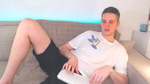 Snapshot of oliver_hort chatting on February 28, 10:41 am Oliver online show from February 28, 10:41 am