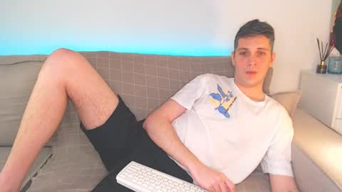 Snapshot of oliver_hort chatting on January 31, 7:08 pm Oliver online show from January 31, 7:08 pm