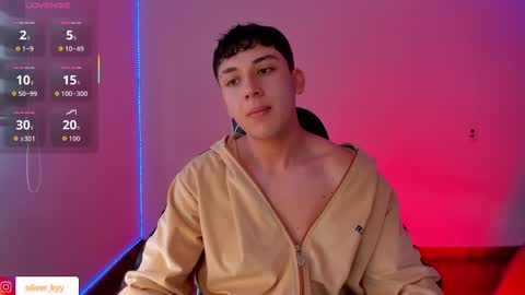 oliveeer online show from January 9, 7:30 pm