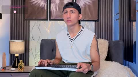 oliver mr  online show from March 31, 8:32 pm