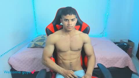 Snapshot of oliver_thompsson chatting on February 23, 9:25 pm oliver thompsson online show from February 23, 9:25 pm
