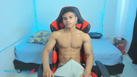 Snapshot of oliver_thompsson chatting on January 23, 8:13 pm oliver thompsson online show from January 23, 8:13 pm