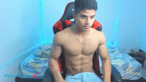Snapshot of oliver_thompsson chatting on January 1, 1:04 am oliver thompsson online show from January 1, 1:04 am