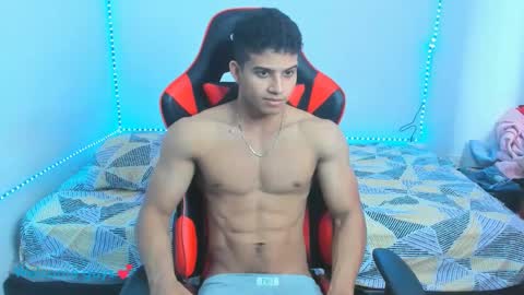 Snapshot of oliver_thompsson chatting on January 4, 5:05 pm oliver thompsson online show from January 4, 5:05 pm