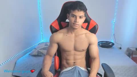 Snapshot of oliver_thompsson chatting on December 10, 2:28 pm oliver thompsson online show from December 10, 2:28 pm