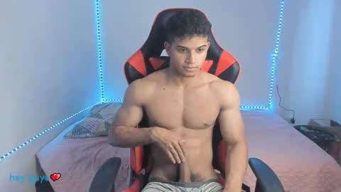 Snapshot of oliver_thompsson chatting on December 5, 12:33 pm oliver thompsson online show from December 5, 12:33 pm